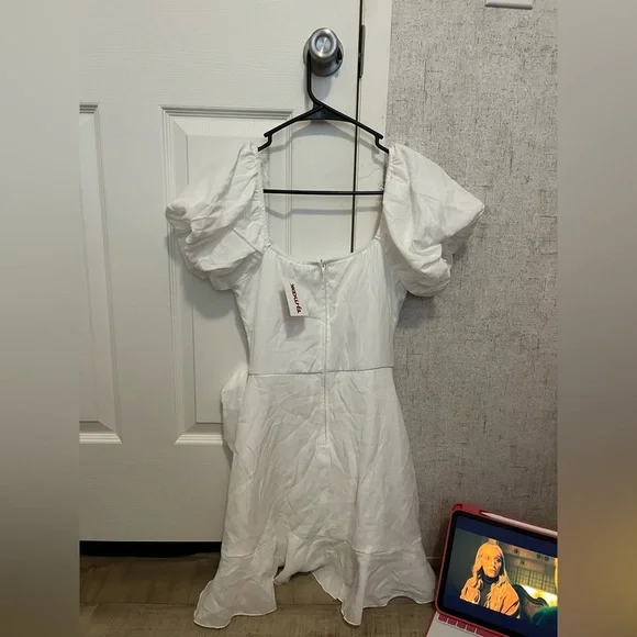 White apron waist dress - Picture 2 of 3